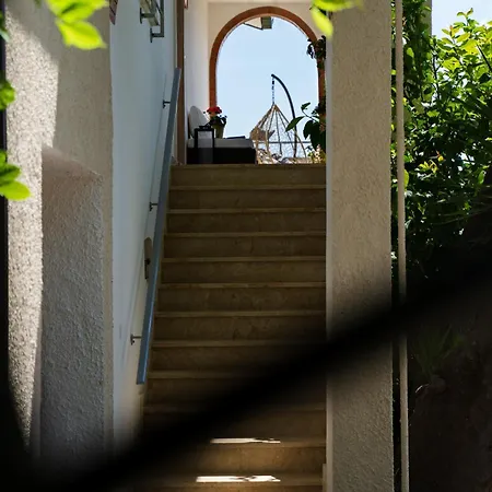 Yucca - And Glamping Bed & Breakfast