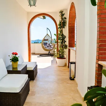 Couette-café Yucca - And Glamping 3*