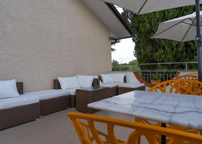 Yucca - Luxury And Glamping Frühstückspension 3*